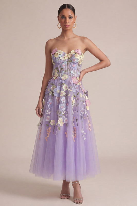 Robe midi bustier lilas trapèze avec corset appliqué pour invitée de mariage