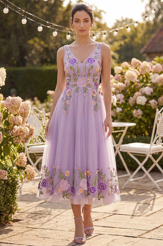 Robe midi trapèze lilas en tulle brodé à encolure en V et motifs floraux