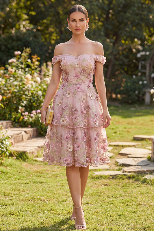 Robe midi trapèze en tulle fuchsia avec applications florales et épaules dénudées