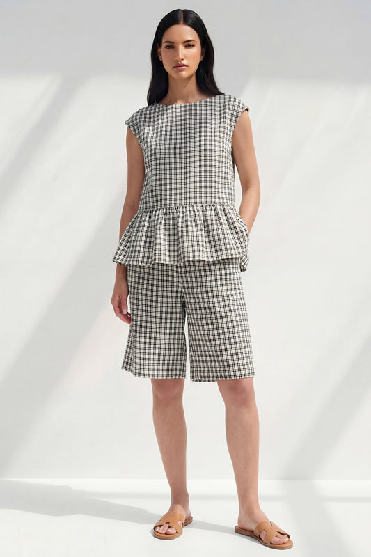 Tailleur d'affaires 2 pièces noir et blanc à col bateau, motif écossais, avec volants
