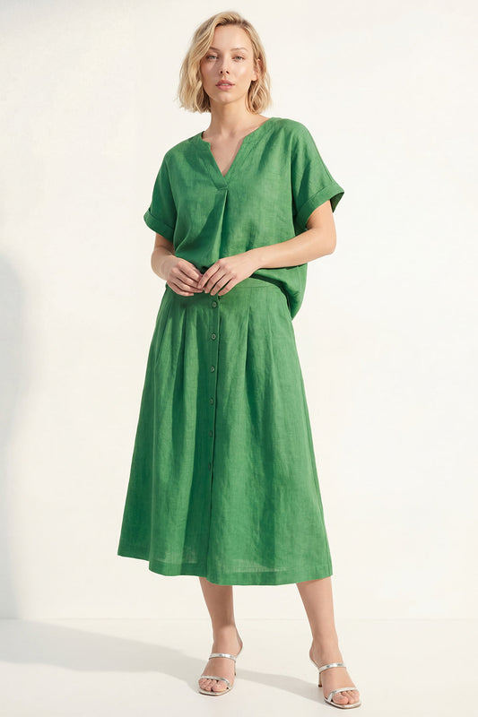 Robe midi de travail verte en satin à manches courtes, col en V et boutonnage simple