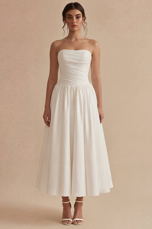 Robe de mariée de plage longue, blanche, bustier et froncée, coupe évasée