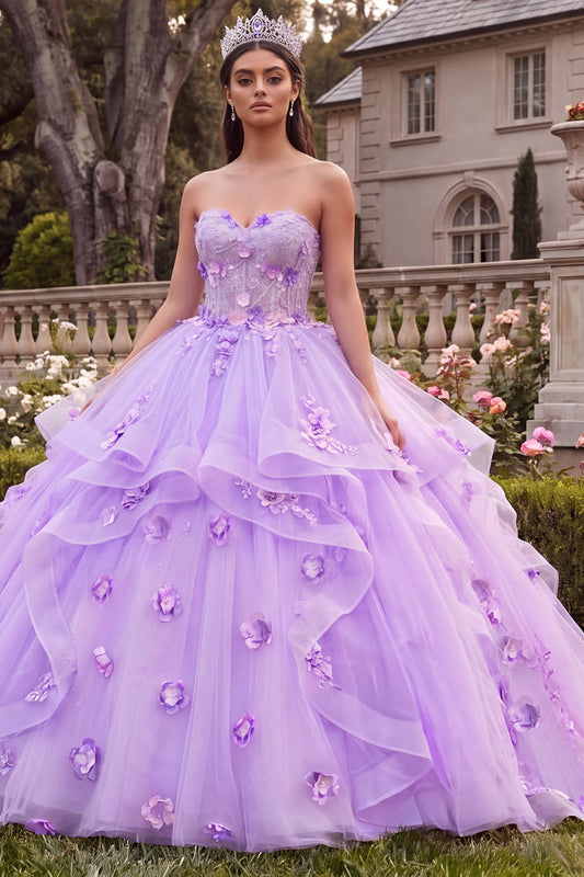 Vestido de quinceañera lila sin tirantes con volantes y flores 3D