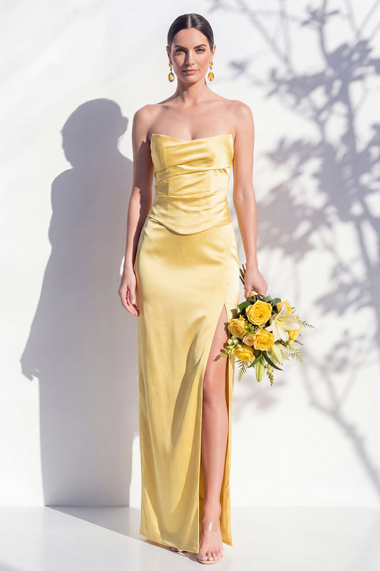 Robe de Demoiselle d'Honneur Fourreau en Satin Jaune sans Bretelles avec Fente