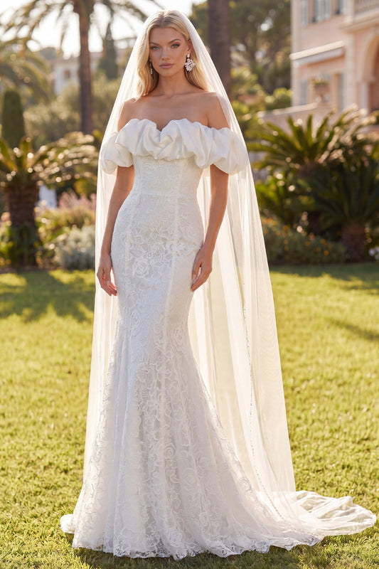 Robe de mariée sirène bohème avec traîne et dentelle florale, avec voiles