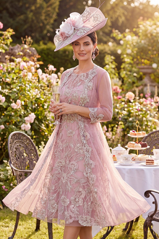 Robe de mariée mi-longue en tulle rose poudré à col rond brodée de perles