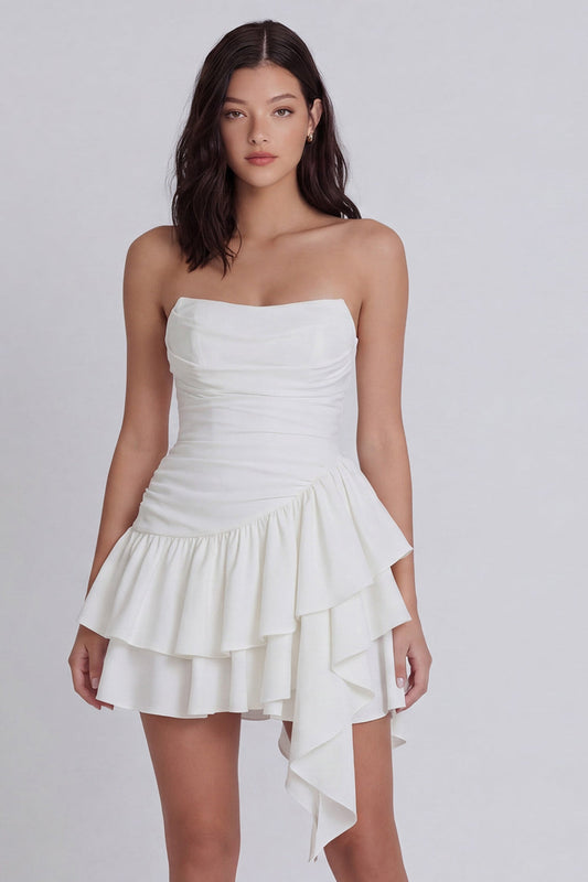 Robe courte blanche à volants, ligne A, bustier et étages