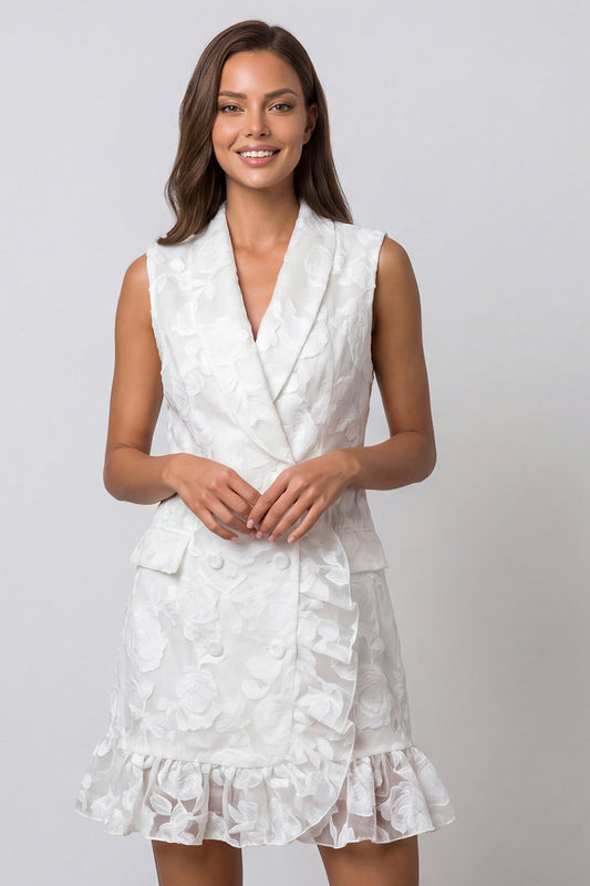 Robe de travail courte à double boutonnage, revers châle ivoire et volants floraux