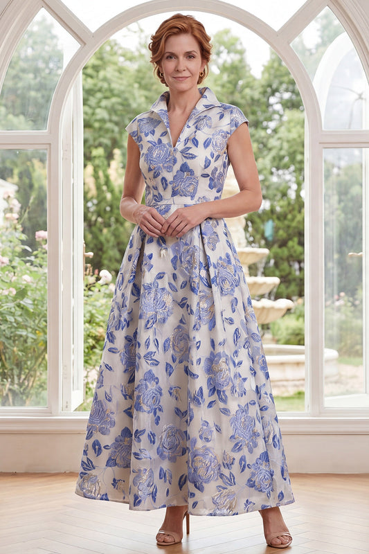 Robe de mariée longue trapèze jacquard à fleurs blanches et bleues avec manches courtes