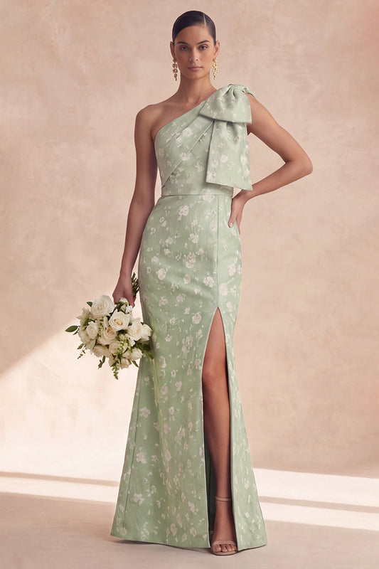Vestido de dama de honor de sirena en color salvia floral con un hombro