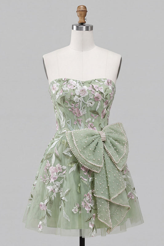 Robe de bal de fin d'année vert sauge sans bretelles, coupe trapèze, brodée de perles, avec laçage au dos et nœud