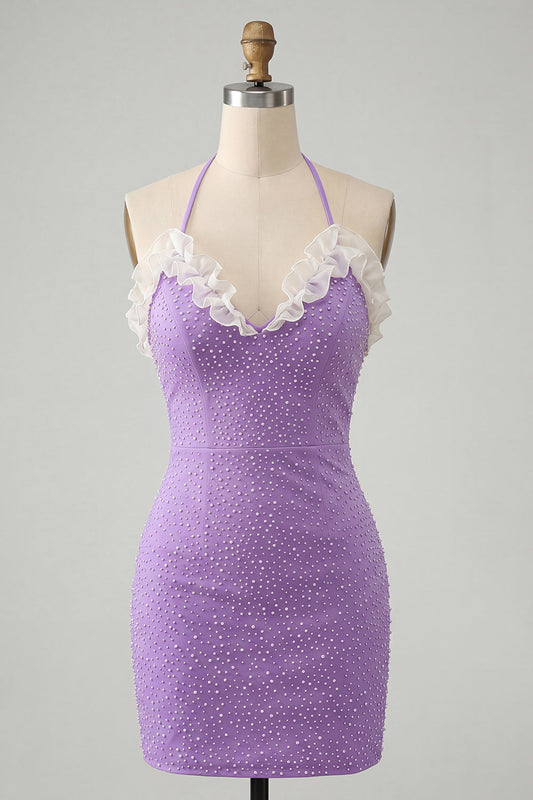 Vestido de fiesta ajustado morado claro con cuello halter, volantes y pedrería con espalda con cordones