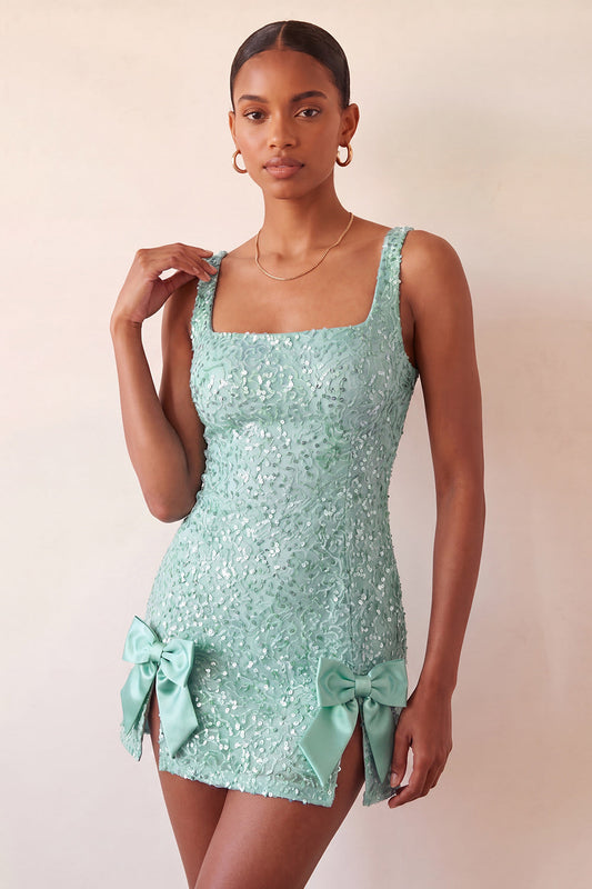 Robe de retour à la maison moulante vert menthe à col carré avec paillettes et laçage au dos avec nœud