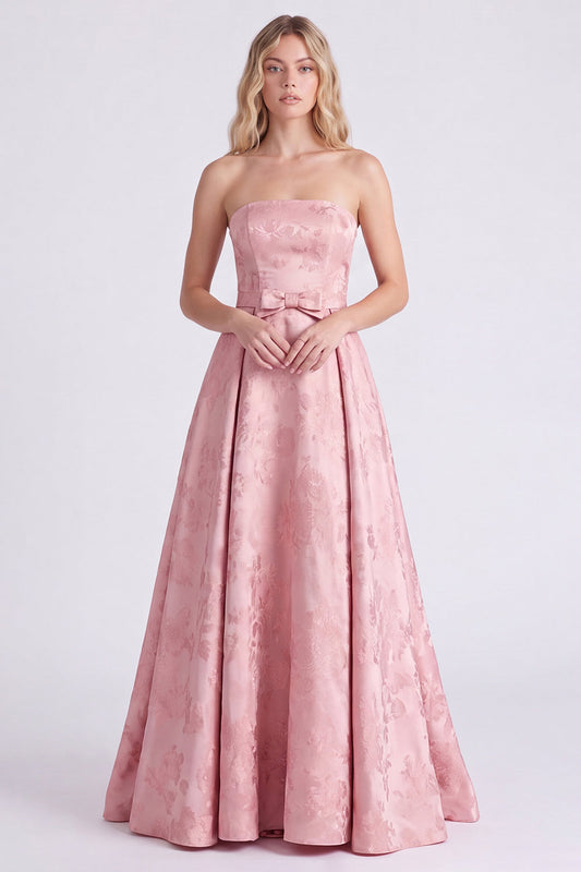 Robe de demoiselle d'honneur longue sans bretelles rose en satin floral à nœud avec jupe trapèze