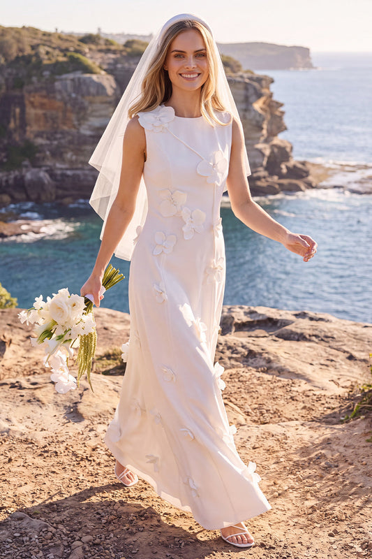 Robe de mariée longue fourreau blanche à encolure ronde et applications pour fugue amoureuse