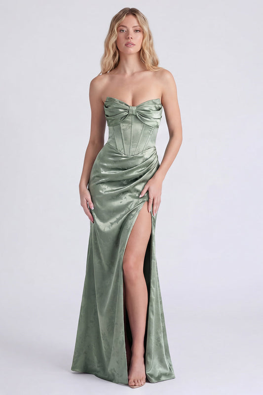 Robe longue de demoiselle d'honneur bustier sirène froncée avec fente et corset floral sauge
