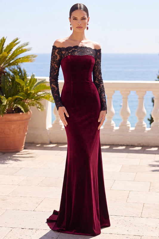 Robe de soirée longue sirène en dentelle de velours bordeaux à épaules dénudées et manches longues