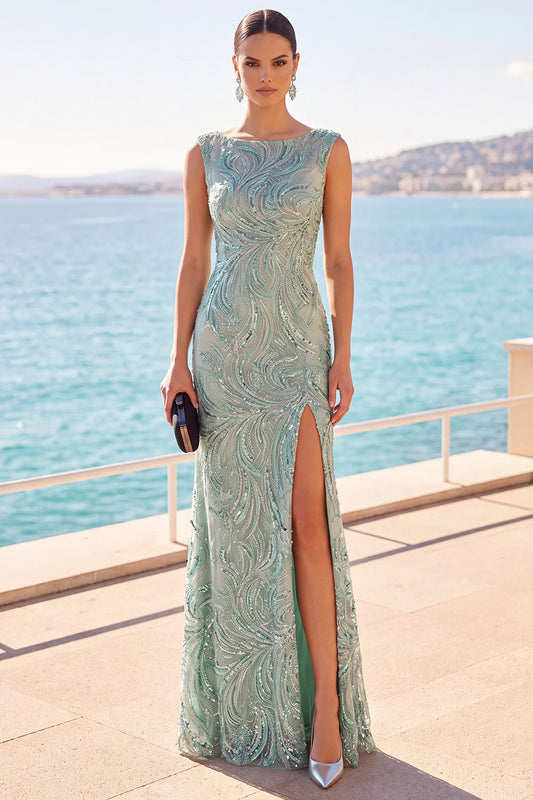 Robe de soirée longue fourreau vert gris à col bateau, paillettes, perles et fente