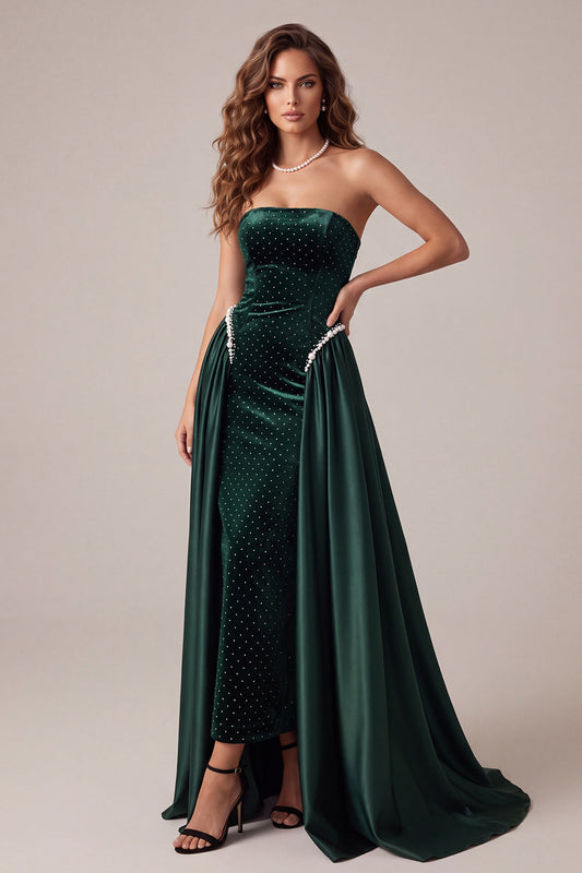 Robe de soirée longue fourreau en velours vert foncé perlé sans bretelles avec traîne