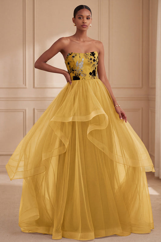 Robe longue de soirée évasée sans bretelles imprimée à plusieurs niveaux jaune gingembre