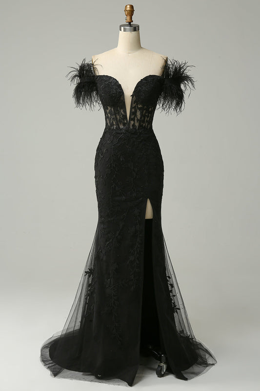 Robe de bal sirène noire à épaules dénudées avec plumes