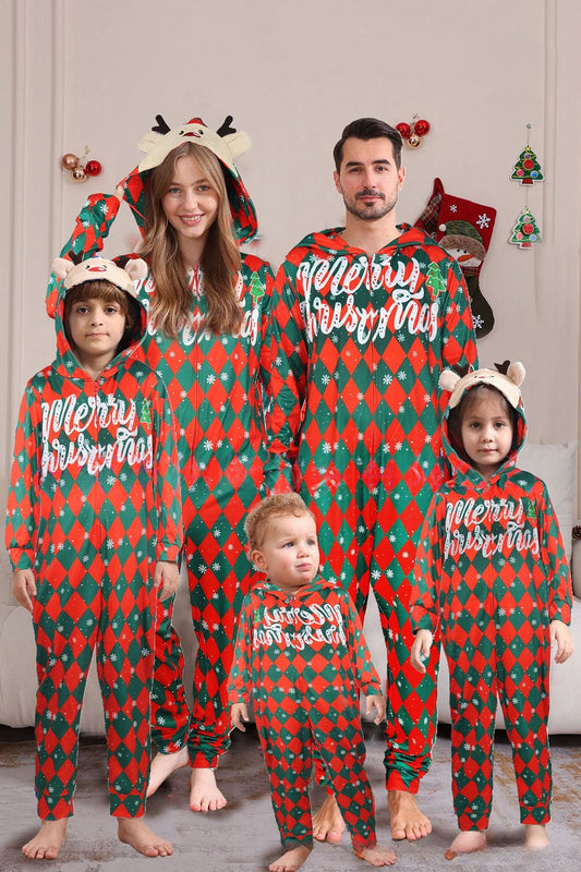 Pyjamas de famille assortis à carreaux verts et rouges avec imprimé flocon de neige une pièce