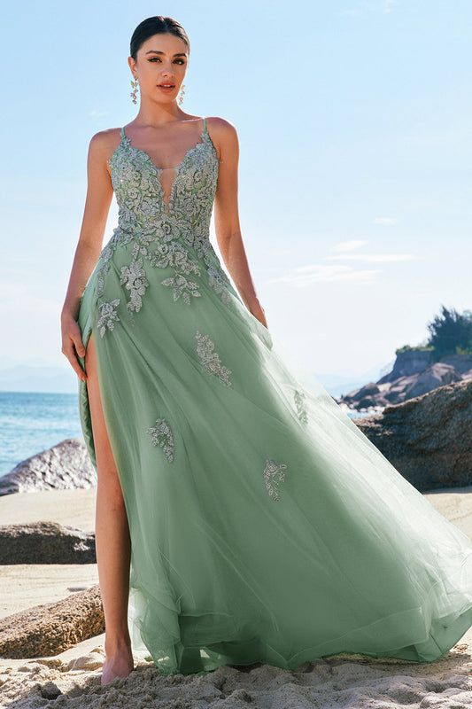 Robe de bal longue en tulle vert coupe trapèze à fines bretelles et dos croisé