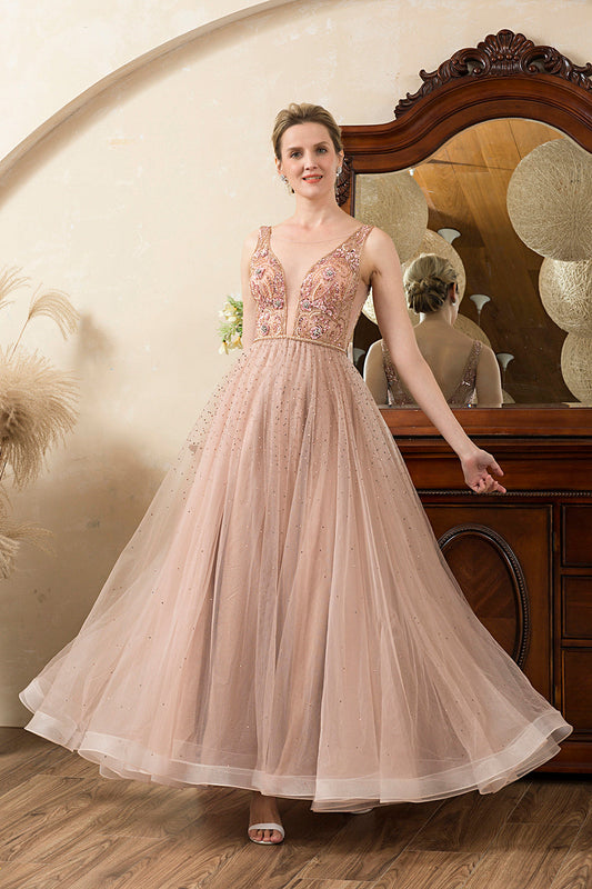 Robe de soirée évasée rose pâle perlée et pailletée