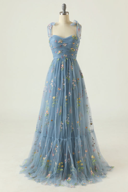 Robe longue de bal bleu gris avec broderie