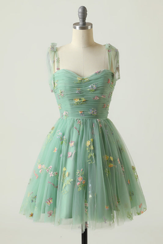 Robe de graduation verte courte ligne A avec broderies
