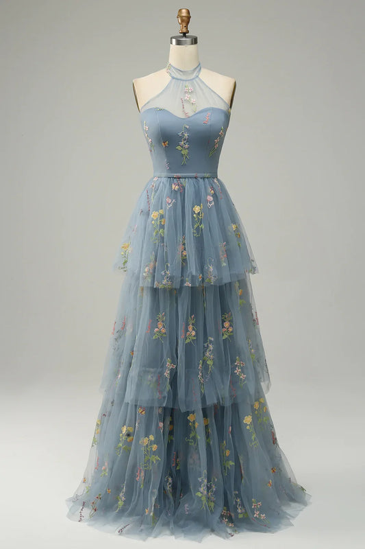 Robe de bal trapèze en tulle avec broderies et décolleté licou