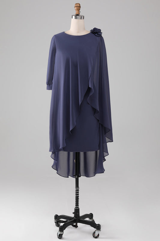 Robe de cocktail fourreau en mousseline perlée longueur genou pour la mère de la mariée