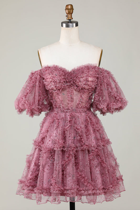 Robe de bal courte en tulle rose poudré avec épaules dénudées et manches courtes, coupe trapèze et élégante