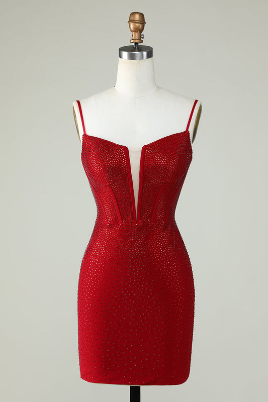 Robe de bal courte rouge à bretelles spaghetti ornée de perles