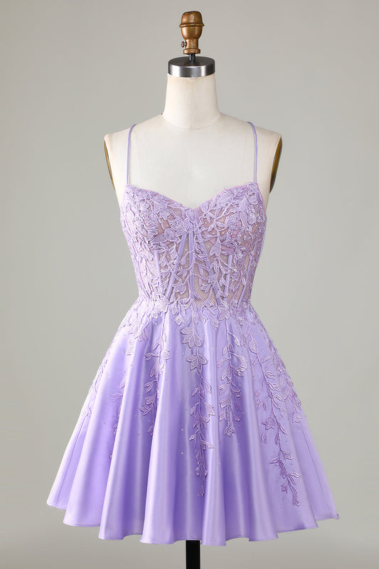 Robe de bal de fin d'études courte en satin ligne A, corset violet, avec dentelle