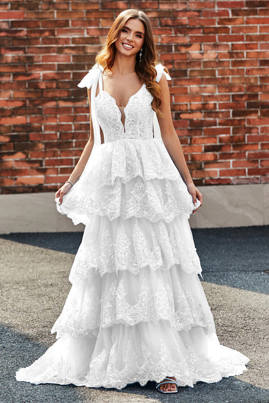 Vestido de novia largo blanco con capas de encaje y corte en A