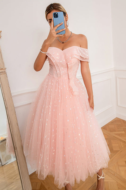 Robe de bal rose Ă Ă©paules dĂ©nudĂ©es et cĆurs