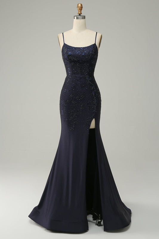 Robe de bal bleu marine bustier, décolleté cœur, perles et fente