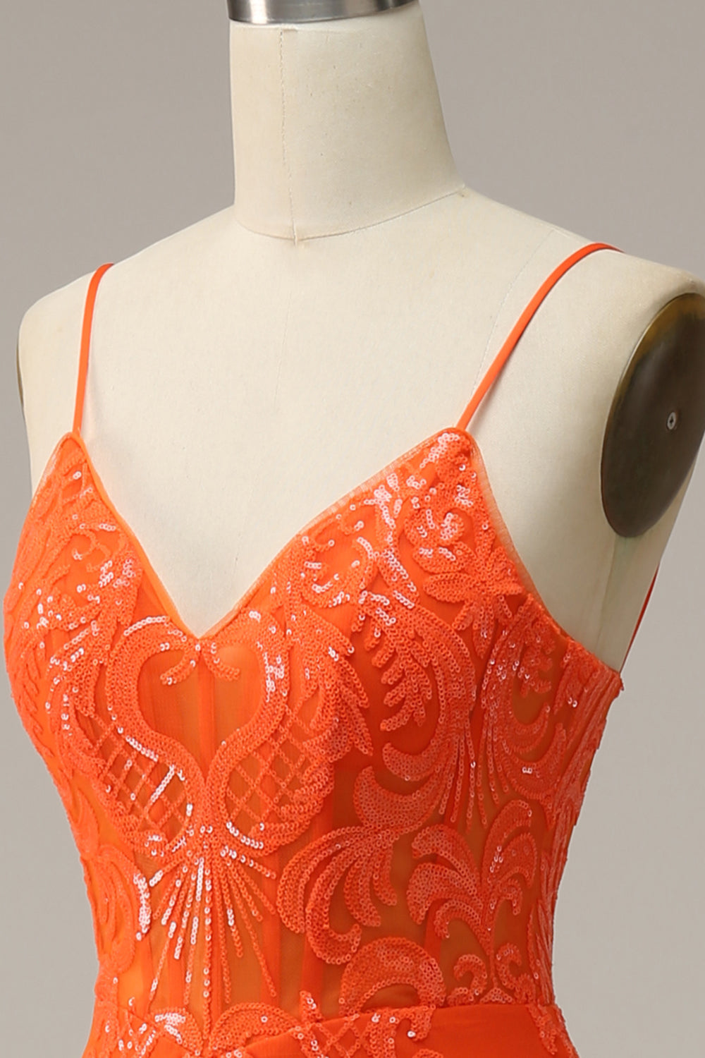 Robe de soirée longue orange sirène à bretelles spaghetti et fente sur le devant