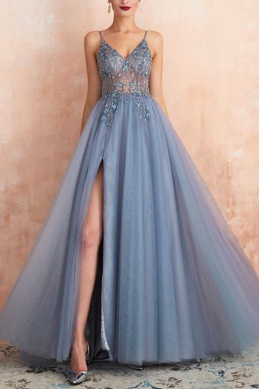 Robe en tulle avec décolleté en V et fente