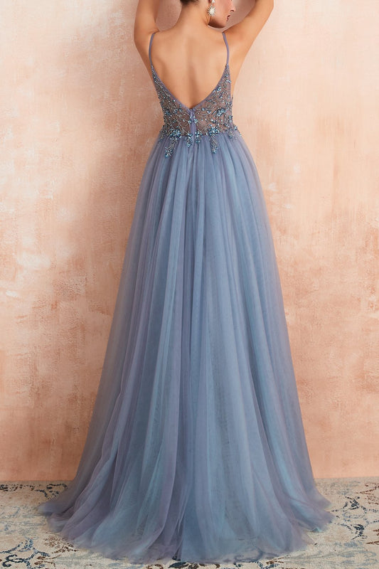 Robe en tulle avec décolleté en V et fente