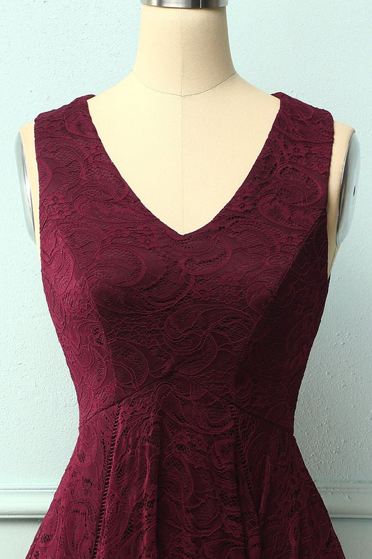 Robe asymétrique en dentelle bordeaux