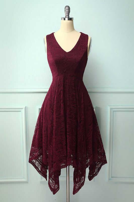 Robe asymétrique en dentelle bordeaux