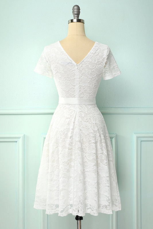 Robe courte en dentelle à manches courtes blanche