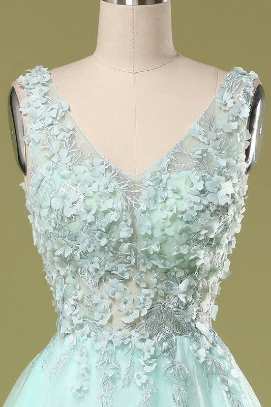 Robe de bal courte vert menthe avec applications