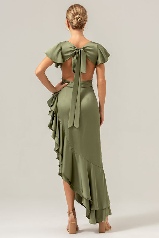 Robe de demoiselle d'honneur asymétrique en satin vert olive avec décolleté en V, fente et volants