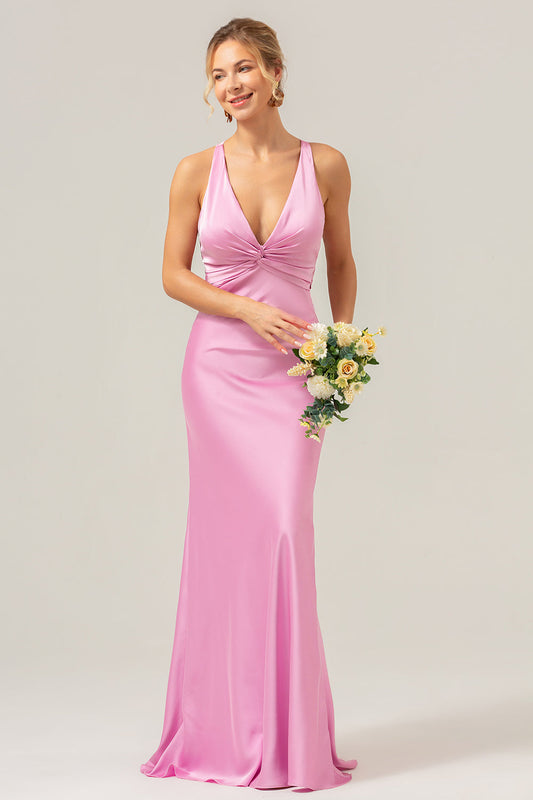 Robe de demoiselle d'honneur longue en satin froncé rose, col en V et dos lacé