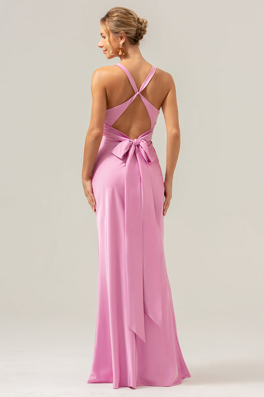 Robe de demoiselle d'honneur longue en satin froncé rose, col en V et dos lacé