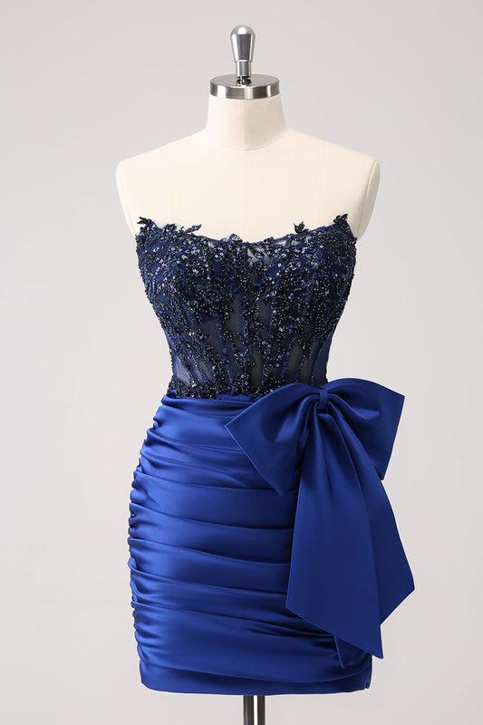 Robe de bal courte moulante bustier bleu marine à paillettes et applications brodées