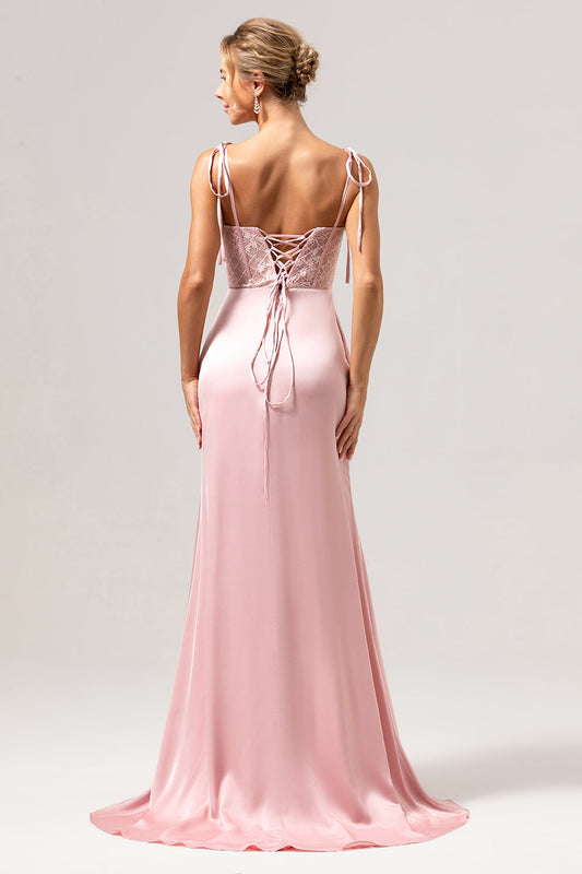 Robe de demoiselle d'honneur longue rose en satin à bretelles spaghetti et fente, coupe sirène